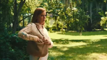 Clare V Moyen Messenger Bag worn by Anna Bowden (Amy Adams) as seen in Cape Fear (S01E04)