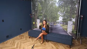 Sandalias de ante Birkenstock Arizona Shearling usadas por Nicole Polizzi tal como se ve en Jersey Shore: Vacaciones en familia (S09E09)