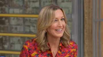 Boucles d’oreilles Heaven Mayhem Mini Knot portées par Lara Spencer telles que vues dans Good Morning America le 6 juillet 2026