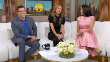 Pull à manches bouffantes à manches bouffantes et col à volants Alice + Olivia Chase porté par Rhiannon Ally, tel qu’on le voit dans Good Morning America le 6 juillet 2026