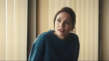 H&M Loose Fit Sweatshirt Teal Green worn by Bea Metcalf (Laura Fraser) as seen in Patience (S01E04)