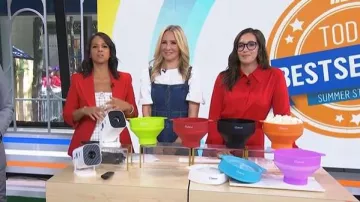 Robe Denim Vega de Cinq à Sept portée par Chassie Post vue dans Today le 8 juillet 2026