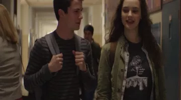 Le t-shirt arbre de Han­nah Ba­ker (Ka­the­rine Lang­ford) dans 13 ­Rea­sons Why