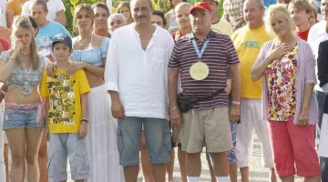 La jupe blanche de So­phie Ga­ti­neau (Ma­thilde Sei­gner) dans Camping 2