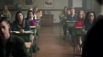 Les escarpins à flamme de Cheryl Blossom (Madelaine Petsch) dans Riverdale S01E09