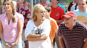 la casquette rouge de Jacky Pic (Claude Brasseur) dans Camping 2