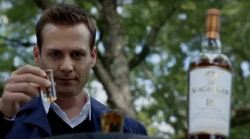 The bottle of Whisky The Macallan (18 years of age) of Harvey Specter (Gabriel Macht) in Suits