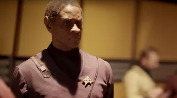 The badge "Communicator" in Star Trek Renegades