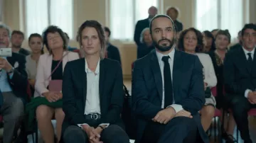 La veste verte de Andréa Martel (Camille Cottin) dans Dix pour cent S02E01