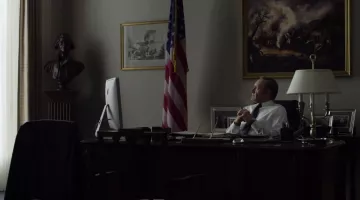 The Apple iMac computer of Frank Underwood (Kevin Spacey) in House of Cards