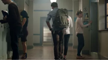 Les Sandales de Véronica Lodge (Camila Mendes) dans Riverdale S01E02