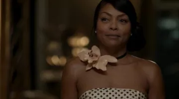 La gargantilla de flores rosa Gucci de Cookie Lyon (Taraji P. Henson) en Empire S03E07