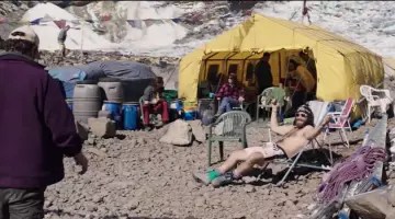 The shoe mount Scott Fischer (Jake Gyllenhaal) in Everest