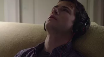 The headphones Beats By Dre worn by Clay Jensen in 13 Reasons Why