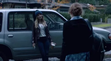 Le bonnet à pompon de Lindsay Edgecomb (Halston Sage) dans Before I Fall