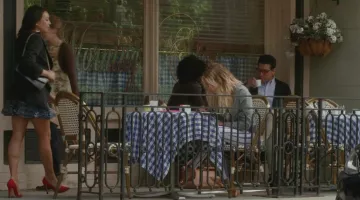 Pantalones a rayas de Hanna Marin (Ashley Benson) en Pretty Little Liars
