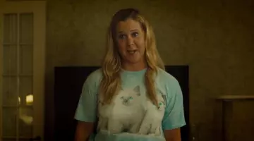 Le t-shirt chats de Emily Middleton (Amy Schumer) dans Larguées (Snatched)