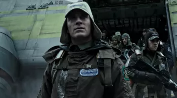 L'écusson de l'équipage Covenant Weyland Corp de Daniel (Michael Fassbender) dans Alien : Covenant