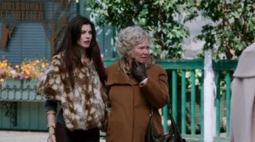 the faux fur jacket from Ruby The little red riding hood (Meghan Ory) in Once upon a time