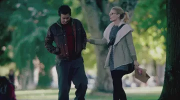 La chaqueta beige de Emma Swan (Jennifer Morrisson) en Érase una vez