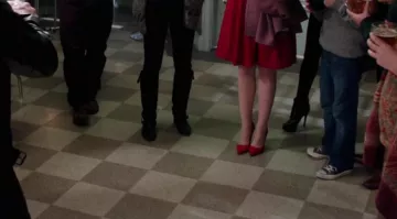 the shoes of Snow White Mary Margaret (Ginnifer Goodwin) on Once upon a time