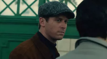 The cap in tweed Illya Kouriakine (Armie Hammer) in very special Agents : Code UNCLE