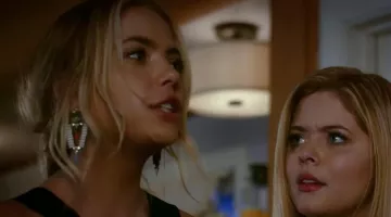 Pendientes de Hannah Marin (Ashley Benson) en Pretty Little Liars S7E12