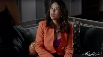 Mona Vanderwaal (Janel Parrish) Stella & Dot collier dans Pretty Little Liars