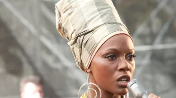 The scarf, from Nina Simone (Zoë Saldaña) in Nina