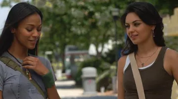 The bracelet sponge Kat (Zoë Saldaña) in After Sex