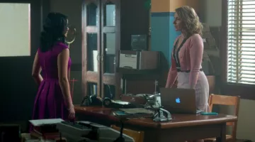 La robe rose pâle portée par A­lice Co­oper (Mäd­chen Amick) dans Ri­ver­dale Saison 1 Episode 11