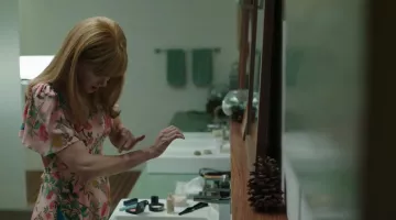 The Chanel powder blush to Celeste Wright (Nicole Kidman) in Big Little Lies S01E05