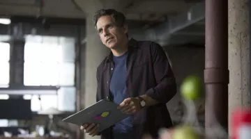 Le disque vinyl 90125 par le groupe Yes de Josh (Ben Stiller) dans While We're Young