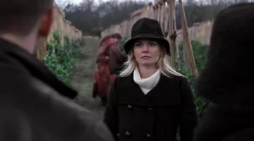 le manteau de Emma Swan (Jen­ni­fer Mor­ris­son) dans Once upon a time