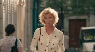 the shirt pattern Juliet (Alexandra Lamy) in The embarrassment of the choice