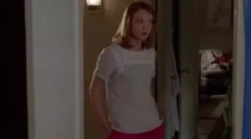 La camiseta gris de Madewell usada por Emma Pillsbury (Jayma Mays) en Glee (S05E10)