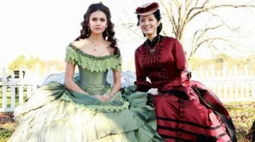 Katherine Pierce (Nina Dobrev) Robe Verte (1864) comme on le voit sur Le journal d'un Vampire