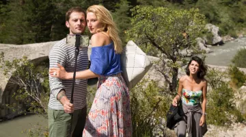 Alexia (Julia Piaton) Iphone Guess case en el Día D