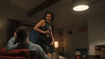 Robe Midi découpée Lara d’Anthropologie portée par Fiona (Indira Varma) telle que vue dans Coldwater (S01E01)