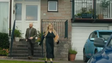 Robe en viscose à point contraste casse-tête, portée par Rebecca (Eve Myles) telle que vue dans Coldwater (S01E03)