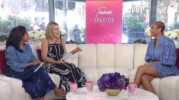 Alice + Olivia Cora Mini Shirt Dress llevado por Tamar Braxton como se ve en Today with Jenna & Sheinelle el 10 de julio de 2026