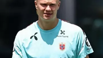 Erling Haaland Noruega entrenando la Copa Mundial de la FIFA 2026 Camiseta de Erling Braut Håland en HAALAND ¡LISTOS PARA INGLATERRA! ???? Noruega entrena antes de los cuartos de final ???? del Mundial de la FIFA 2026
