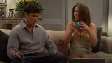 El Anciano Jersey de Rugby de Cachemir Dume llevado por John Finnegan (Tanner Novlan) como se ve en The Bold and the Beautiful (S39E209)