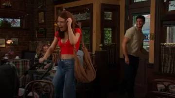 Free People : Sac en suède Roma porté par Joy Wesley (AlexAnn Hopkins) tel que vu dans Days of Our Lives (S61E222)