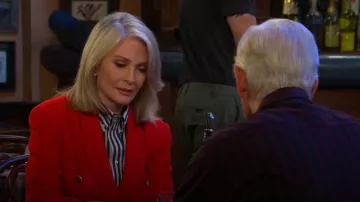Blazer double boutonnage taillé Zara porté par Marlena Evans (Deidre Hall) tel que vu dans Days of Our Lives (S61E223)