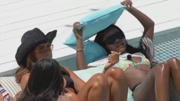 Bañador de lunes Exuma Raffia Hat Black llevado por (Mica Harris) como se ve en Love Island (S13E10)