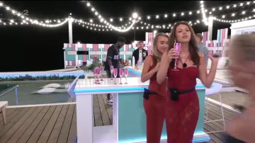 Robe Cherry Sorelle Nalani portée par (Lola Deal) telle que vue dans Love Island (S13E11)