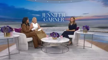 Escarpins en cuir verni Manolo Blahnik portés par Sheinelle Jones, comme on le voit dans Today with Jenna & Sheinelle le 13 juillet 2026