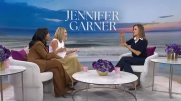 Théorie : Pantalon en laine extensible porté par Sheinelle Jones tel que vu dans Today with Jenna & Sheinelle le 13 juillet 2026