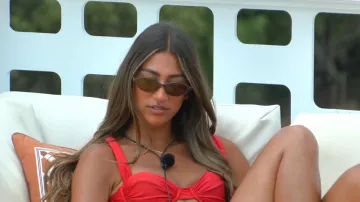 Meller Ifu en Kakao de chocolate llevado por Priya Jaswal como se ve en Love Island (T13E14)